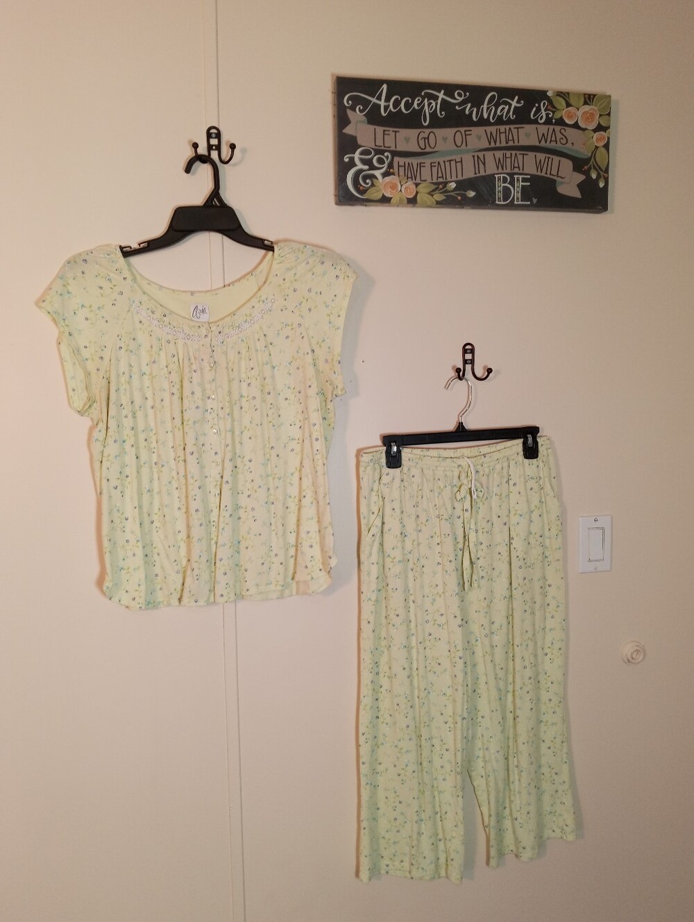 Adorable Aria Large Green Floral Short Sleeve With Capri Pajama Set